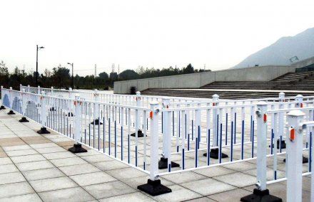 道路隔離欄定做廠家