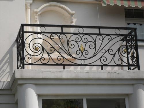 鐵藝陽臺(tái)護(hù)欄