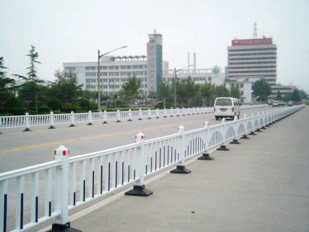  鹽城鋁藝別墅護欄拼接按裝過程視頻-百度推薦