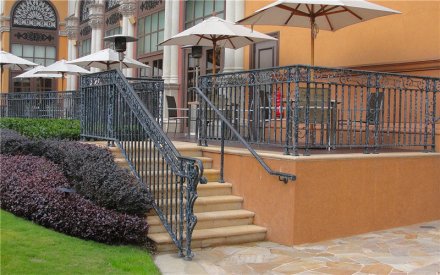 佳木斯中式鋁合金護(hù)欄怎么制作-安誠(chéng)護(hù)欄廠家